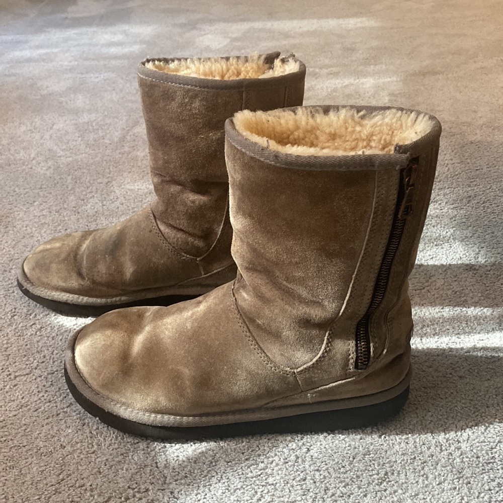 UGGS Australia Mayfair Rustic Tan Suede Zip Side Boots Size 9